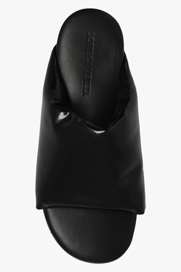 【関税込み】Bottega Veneta ブラック Cushion スライド Bottega Veneta WOMEN ACCESSORIES - Black 'Cushion' slides
